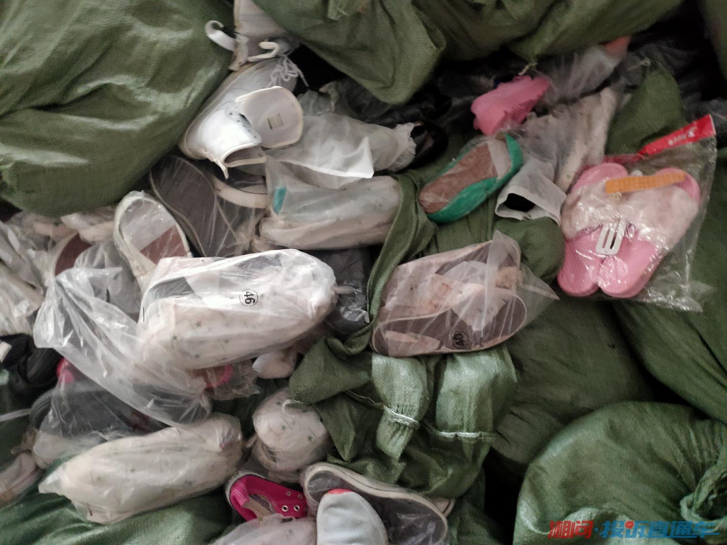 这是我们买的垃圾鞋子